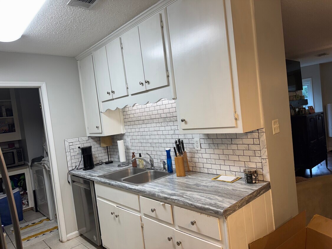 Foto principal - 4950 Dyess St