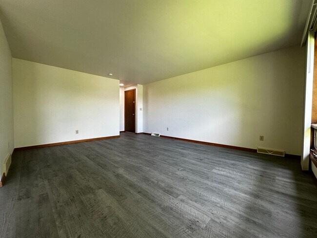 Building Photo - 3041-3043 Humboldt Rd. DUPLEX