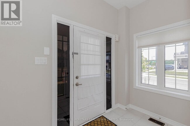 Building Photo - 10 Macklin St