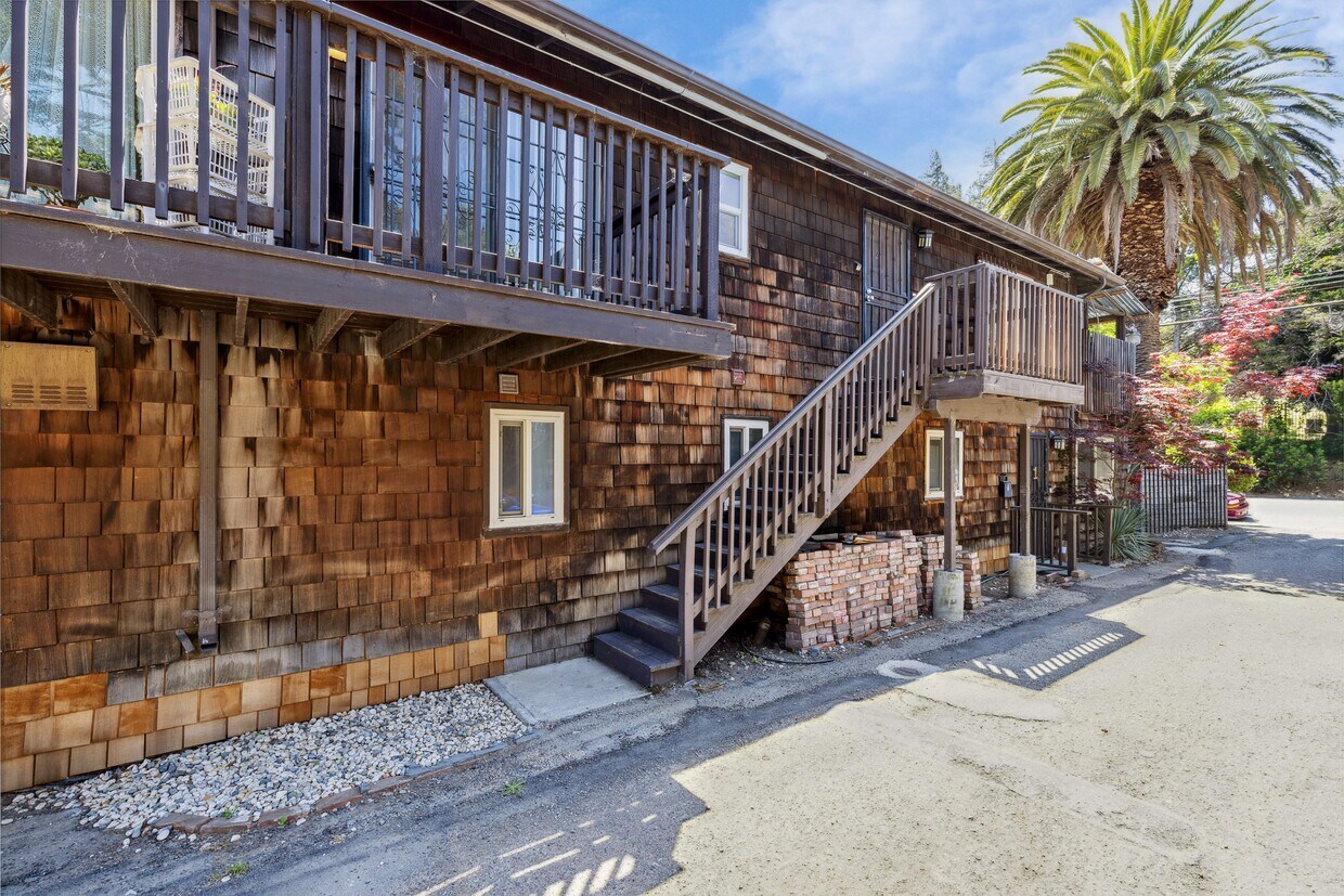 Photo - 6630 MacArthur Blvd (Oakland, CA)