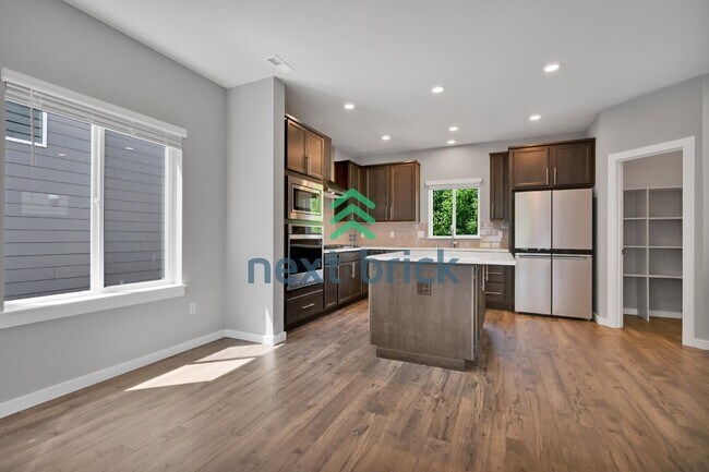 Building Photo - Spacious 4-Bedroom Retreat with 3.5 Baths in Beautiful Bothell – Your Ideal Home Awaits!