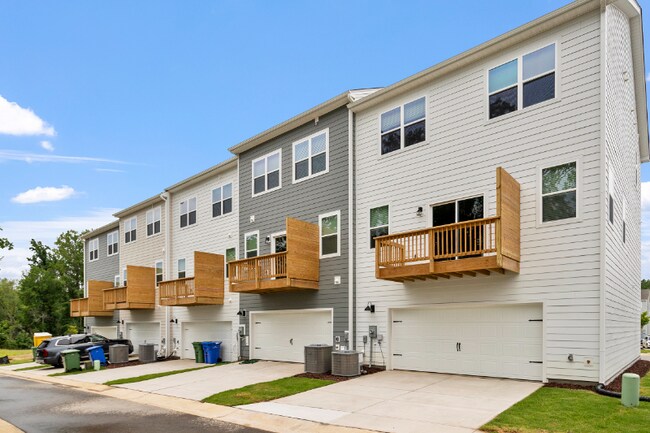 Foto del edificio - 703 Lucky Clover Wy