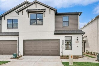 Building Photo - 1217 Lamar Dr