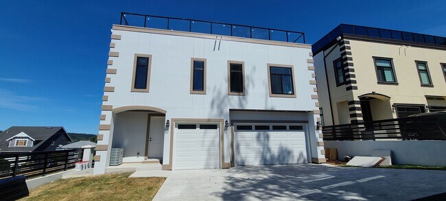 Building Photo - 1129 N 33rd Plz