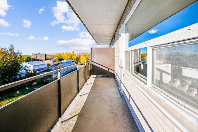 Balcon - Lake Street Apartments