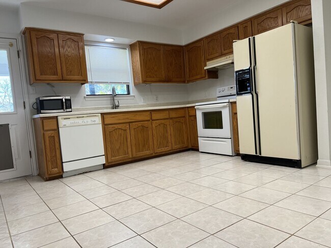 Foto del edificio - 326 Elm Dr
