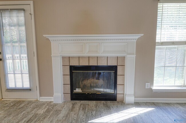 Building Photo - 126 Champions Green Dr