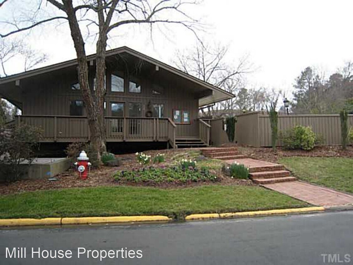 Primary Photo - 2 br, 2.5 bath House - 107 Oak Tree