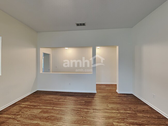 Foto del edificio - 196 Straw Pond Way