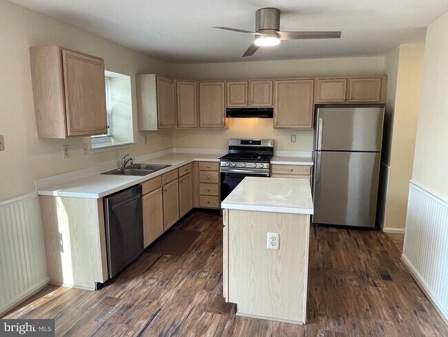 Foto del edificio - 716 Heather Ln