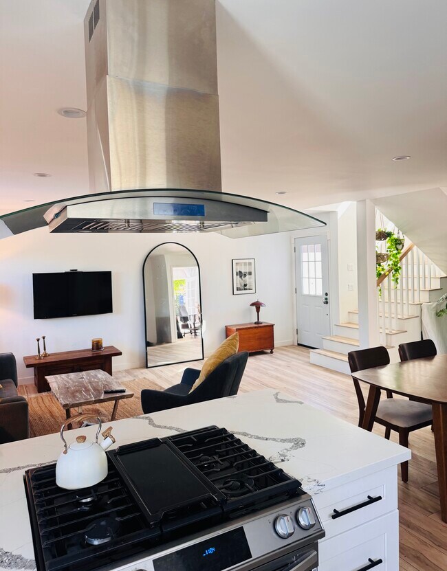 Foto del edificio - 7803 White Oak Ave