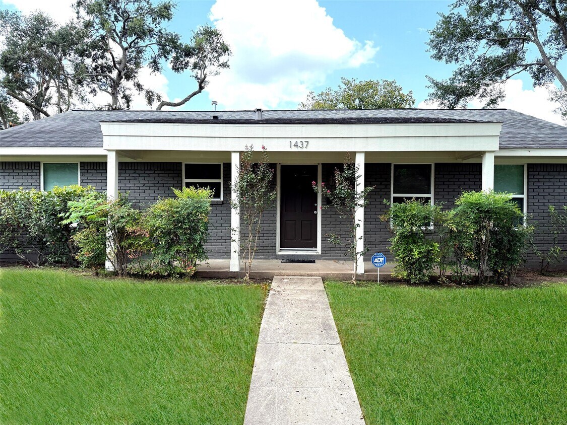 Foto principal - 1437 Wisterwood Dr