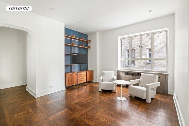 Building Photo - 165 W 20th St