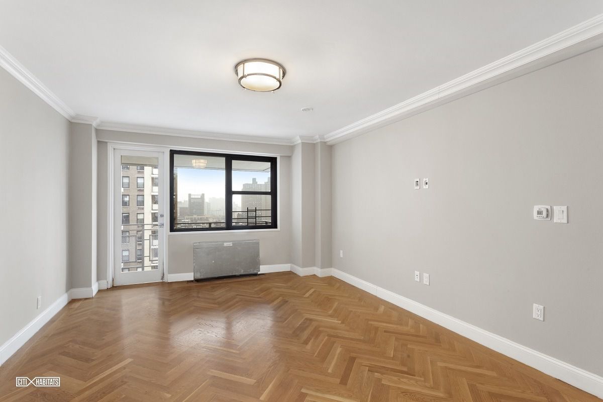 Primary Photo - 305 East 86th St
