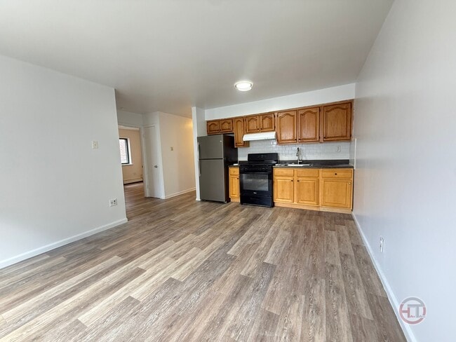 Photo - 189 Throgs Neck Blvd Townhome