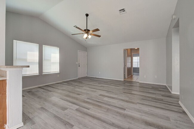 Foto del edificio - Beautiful 3BD/2BTH Duplex in Norman!
