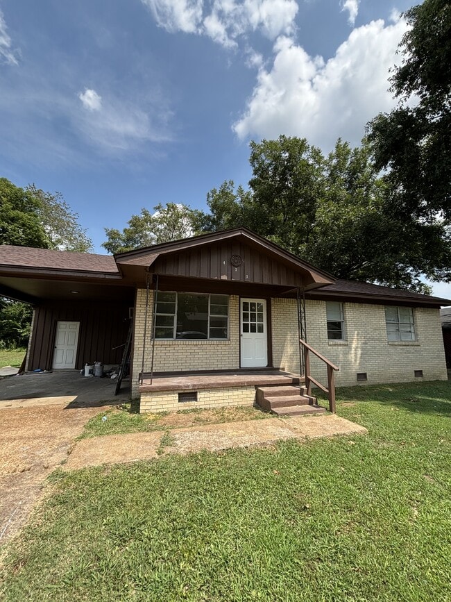 Building Photo - 433 Fleming Dr