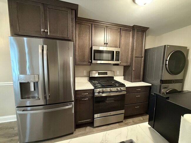 Foto del edificio - 12 Falcon Ln W