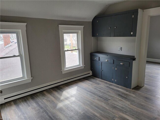 Building Photo - 3441 W 56th St