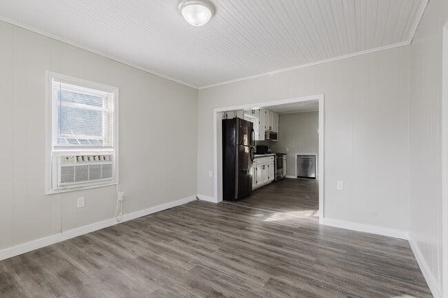 Building Photo - 245 Evansdale Ave