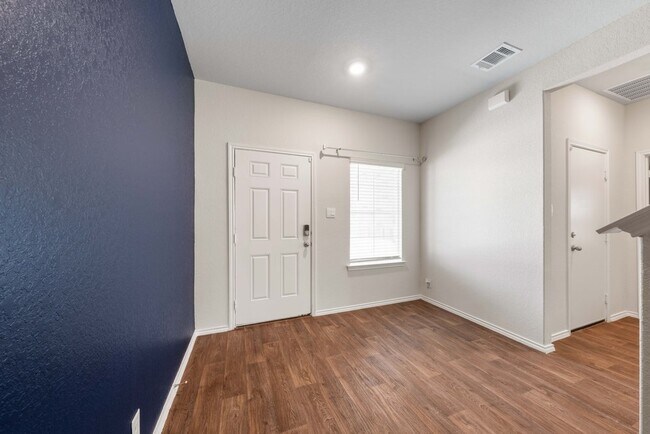 Building Photo - Spacious 4-Bed Oasis with Community Pool, Island Kitchen & Fenced Yard in San Antonio
