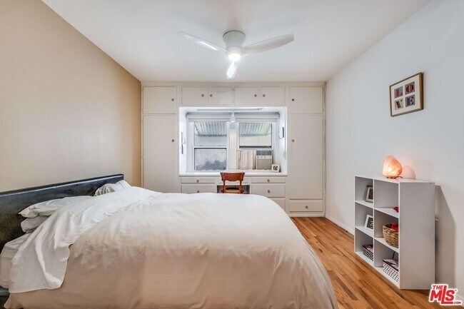 Foto del edificio - 1225 N Hollywood Way