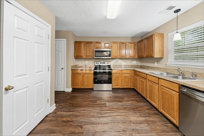Building Photo - 2310 Devonshire Dr