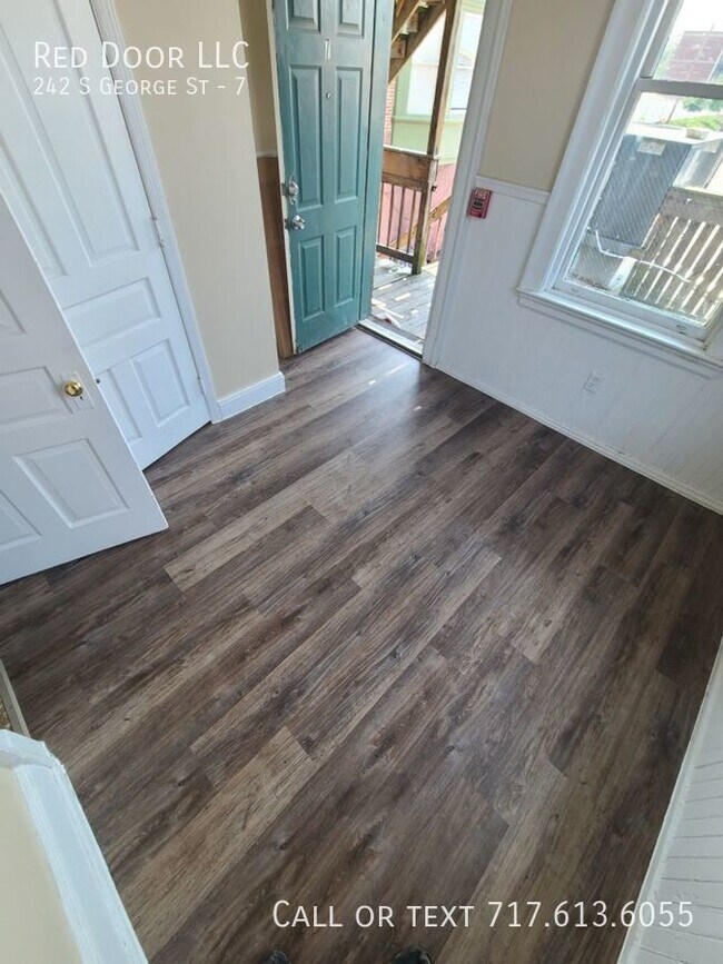 Building Photo - 242 S George St