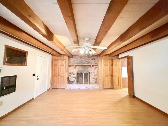 Foto del edificio - Charming 2-Bedroom Home with Office