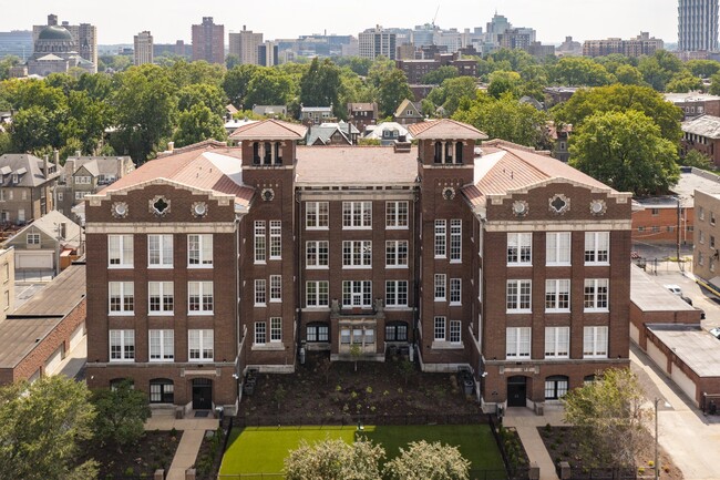 Building Photo - Capstone