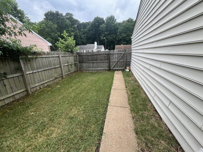 Building Photo - 3409 Woodbaugh Dr