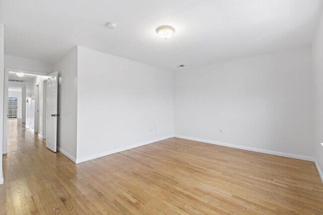 Building Photo - 34 Delavan Pl