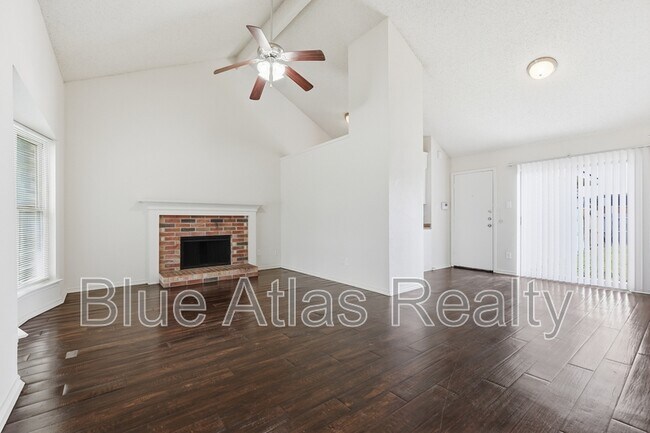 Foto del edificio - 1612 Hunterwood Dr