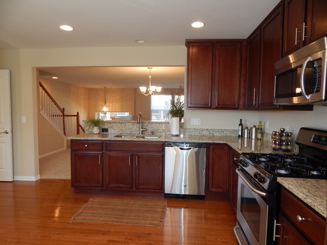 Building Photo - 254 Devoe Dr