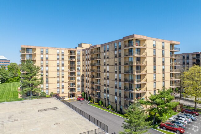 Foto del edificio - Plymouth Hill Condominiums