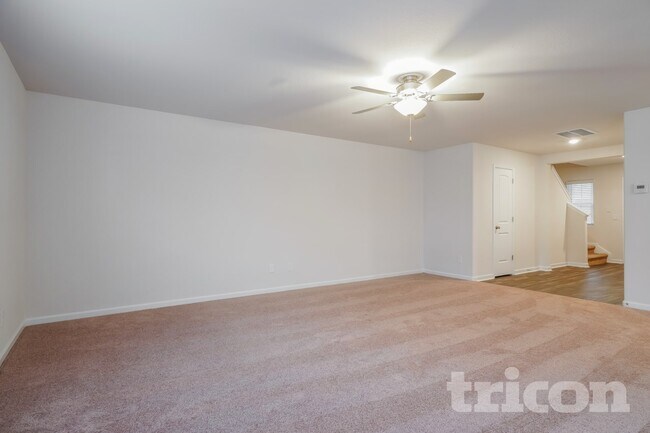 Foto del edificio - 6015 Mason Tucker Dr