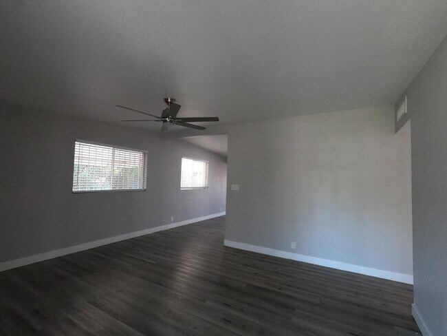 Foto del edificio - SINGLE-STORY HOME | NEWLY RENOVATED | SAHARA & EASTERN | CENTRAL LAS VEGAS