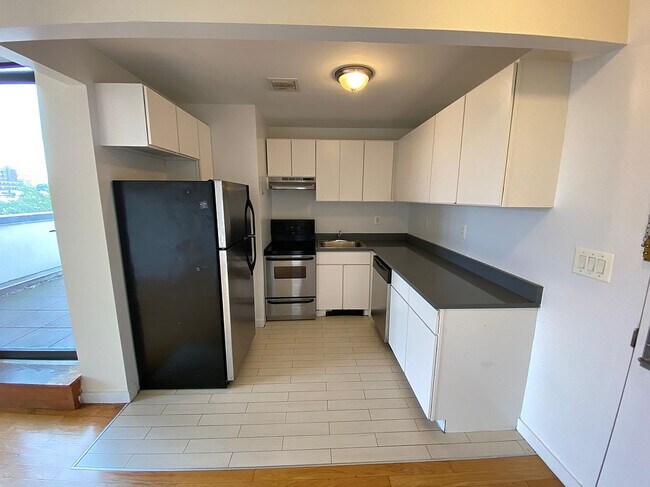 Foto del edificio - 924 Metropolitan Ave