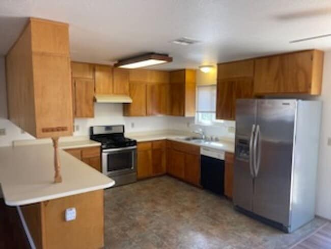 Building Photo - 3 Bedroom home in Lake California