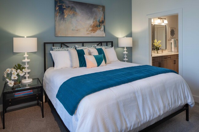 Ceiling fans in living and bedroom areas - 2125 Yale Apartments