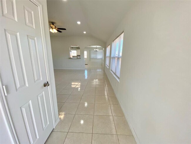 Foto del edificio - 7224 Crescent Mills Dr