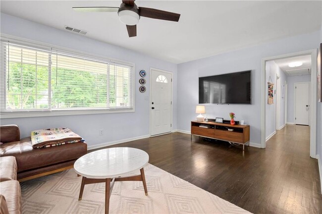 Foto del edificio - Beautifully Updated 3/2 Ranch w/ Fully Fen...