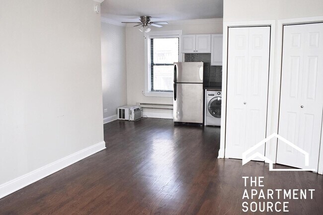 Foto del edificio - 3841 N Greenview Ave