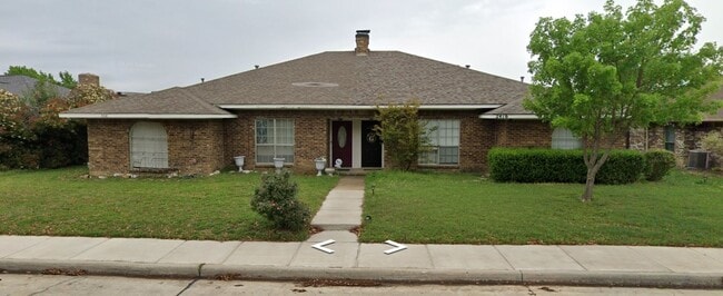 Photo - 2418 GUERRERO DR House