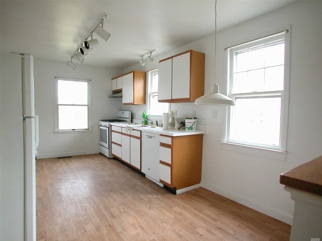 Building Photo - 240 N Riley Ave