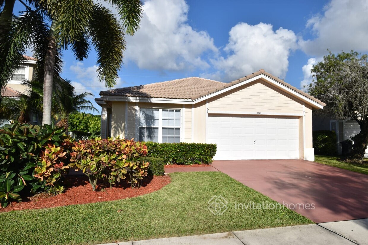 Primary Photo - 7570 NW 70th Ave