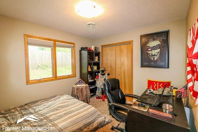 Foto del edificio - Beautiful 3 bedroom home just minutes from...