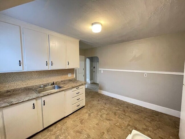 Building Photo - 381 Merrimack St