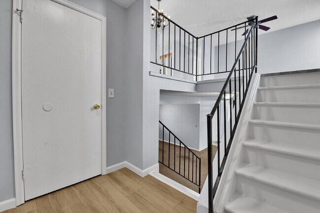 Building Photo - $2,540.95 with $300 off the first month's Rent- 4 Bedroom, 1.5 Bath, Single Family Home in Aurora...