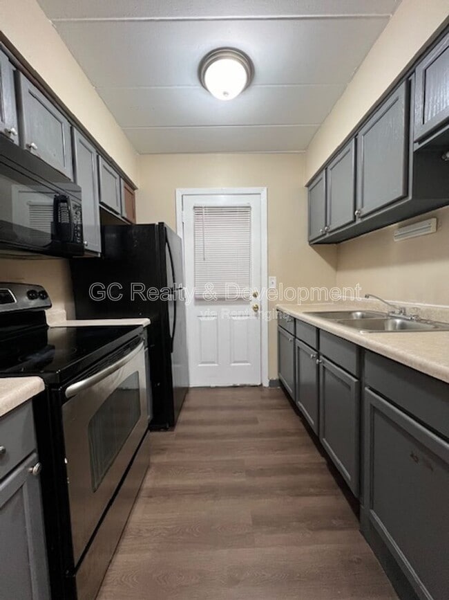 Foto del edificio - 350 Wilson Ave